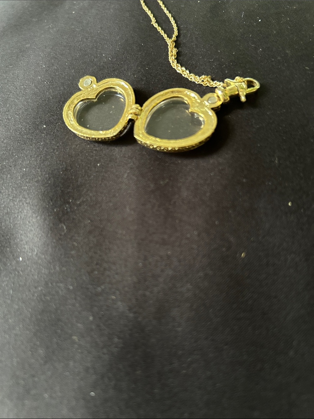 Gold Heart Locket Necklace - Women Jewelry - Picture 5 of 9